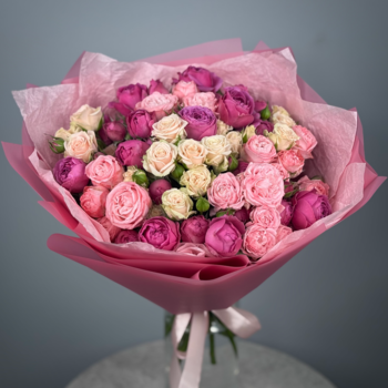 Букет из 15 кустовых пионовидных роз микс